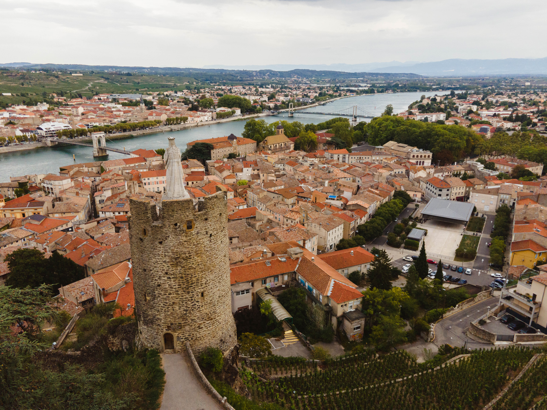 Tournon-sur-Rhône et la vallée du Rhône vues du ciel